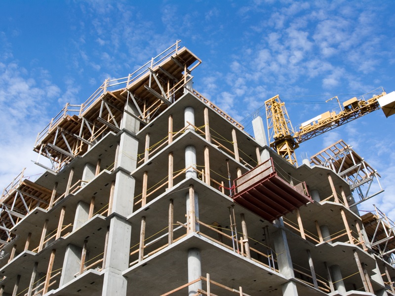 Die Baustelle eines Mehrparteienhauses.